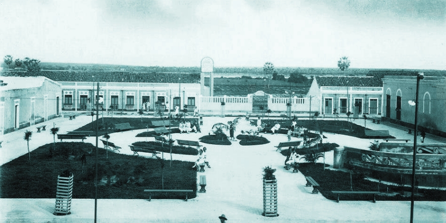PRAÇA DR. LEITE, ARACATI - CEARÁ. Acervo: Antero Pereira Filho.